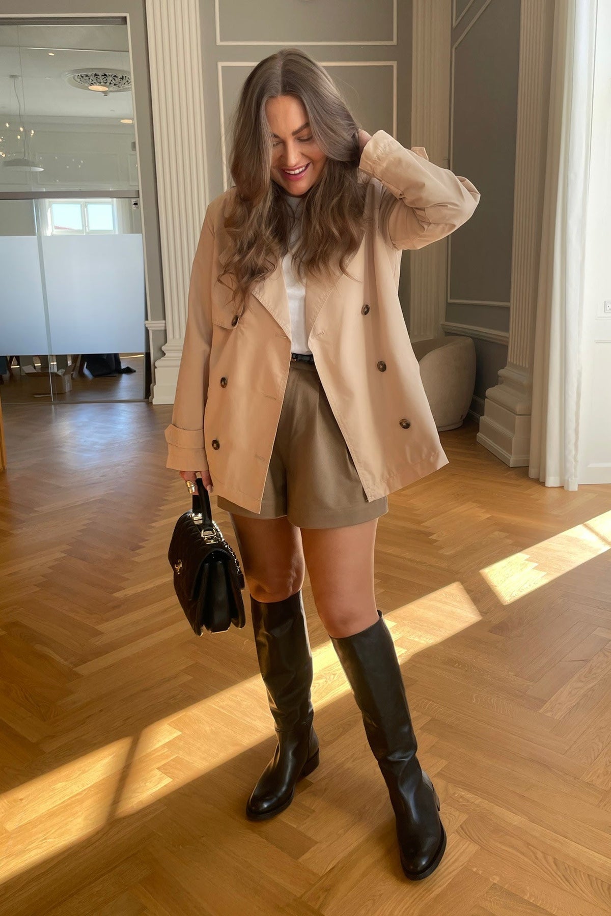 Women's Short Trench Coat Double-Breasted Notch Lapel Image