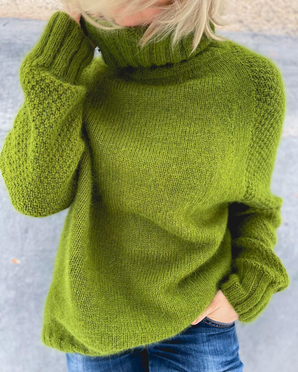 Women's Oversized Turtleneck Jumper with Ribbed Cuffs Image